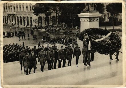 1940 Az olasz ifjúsági intézmény főparancsnokának meghívására a leventeszázad Padovában - a Duce előtt végrehajtott díszement után - Rómát is megtekintette. Nasi olasz kir. vezérkari ezredes, Natoli olasz kir. őrnagy, továbbá