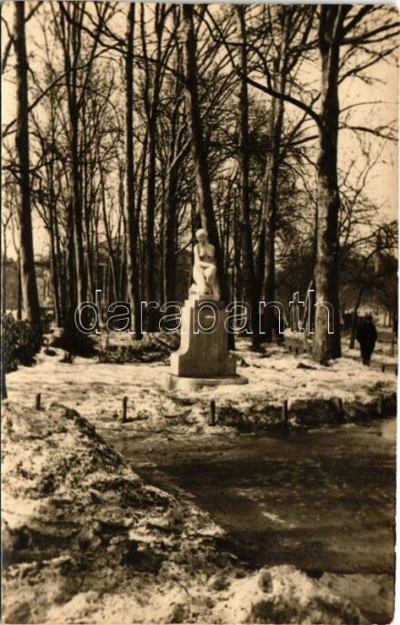 Budapest XIV. Városliget, 'Térdelő lány' szobor télen. photo