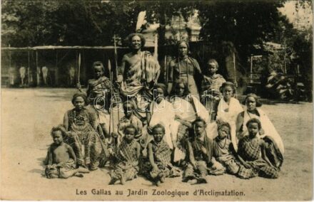 Les Gallas au Jardin Zoologique d'Acclimatation / The Gallas at the Zoological Garden of Acclimatization (amusement park in Paris)