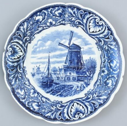 Delft jelzett fajansz tányér, kopott, csorbákkal d:25cm