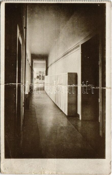 Kolozsvár, Cluj; Marianum, a hálóterem folyosója. Joánovics Testv. cs. és kir. udvari fényképészek / boarding school, corridor (fa)