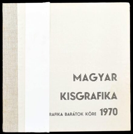 1970 Magyar Kisgrafika. Bp., Kisgrafika Barátok Köre, 8 sztl. lev. +37 t. Gyulai Líviusz, Kass János, Kondor Lajos, Kopasz Márta, Maurer Dóra, Reich Károly, és mások munkáival. Kiadói félvászon-kötésű mappában,a két felső sarkán