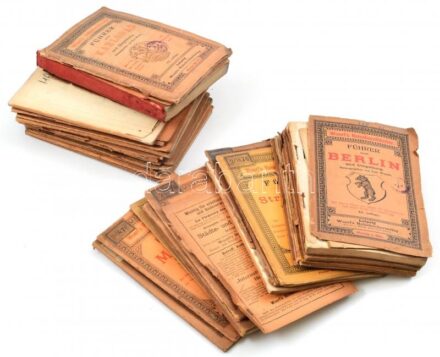 Woerl's Reisehandbücher útikönyvek, 27 kötet. Würzburg-Wien-Leipzig, Woerl's Reisebücherverlag. Kihajtható térképekkel. Német nyelven. Kiadói papírkötés, vegyes, többnyire sérült állapotban, közte hiányos is. Intézményi