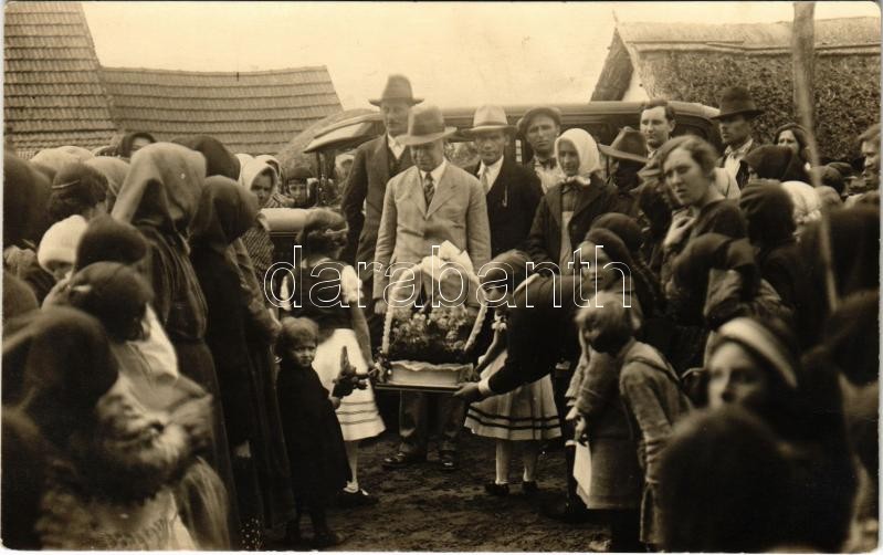 Heves, 'Kisapa' uraság fogadtatása. photo