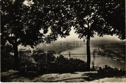 Budapest I. Kilátás a Gellérthegyről, Királyi vár, Tabán, Lánchíd (EK)