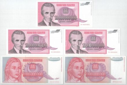 Jugoszlávia 1993. 1.000.000.000D (2x) + 10.000.000.000D (3x) közte sorszámkövető pár 'AA 4694903 - AA 4694904' és egyugrásos sorszámkövető 'AA 4694901' T:I,I- Yugoslavia 1993. 1.000.000.000 Dinara (2x) + 10.000.000.000 Dinara (3x) with
