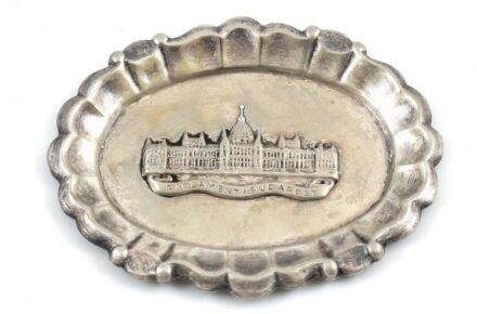 Fém tálka, Parlament Budapest, kopott, jelzés nélkül, 10,5x13 cm