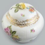Herendi rózsás bonbonier, kézzel festett, jelzett, sérült rózsa, m:16 cm, d:16 cm