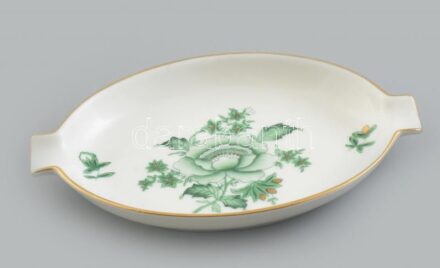 Herendi virágmintás porcelán hamutál, kézzel festett, jelzett, kopásnyomokkal, 14×9 cm
