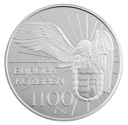 Kósa István (1953-) 2000. 'Európa Közepén 1100 éve' Ag emlékérem dísztokban (15,55g/0.999/42,5mm) T:PP kis patina