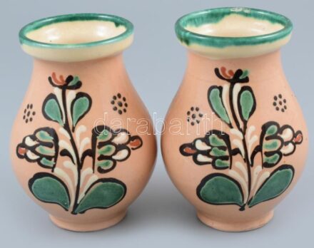 2 db Karcagi mázas kerámia kancsó, jelzett (Szabó, Karcag), kis lepattanásokkal, mázhibával, m: 14,5 cm