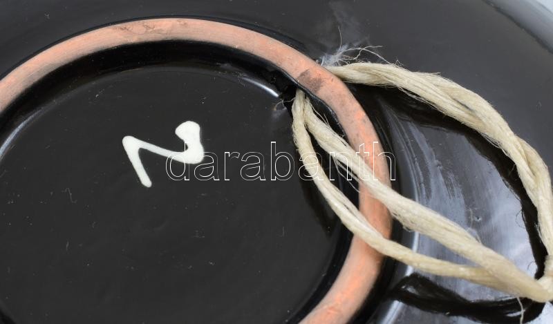 N jelzéssel: Rokkázó nő. Kerámia tál. Lepattanással, d: 30 cm - Image 2