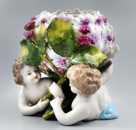 Würtwnbwrgi figurális váza, kézzel festett porcelán, jelzett, egy szirom letört, de megvan a darabja. M: 11 cm