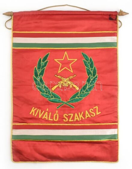 'Kiváló szakasz' asztali selyemzászló, foltos, 57×39 cm