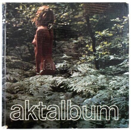 Aktalbum. Az előszót írta: Féjja Sándor. Bp., 1984, Corvina. Gazdag képanyaggal, művészi aktfotókkal illusztrálva. Kiadói kartonált papírkötés, kissé sérült borítóval.