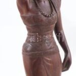 Keleti faragott figura, m: 51 cm Jelzett: Bali, S. D.)