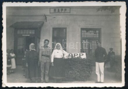 cca 1939 Rapp (Rapovce), Vasútállomás, fotó vasutassal és katonatiszttel, 6x9 cm