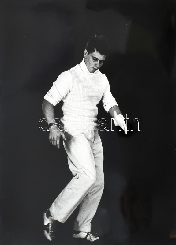 cca 1985 Engi László: Break I., amatőr művészfotó, jelzett, szélén kis szakadás, 40x30,5 cm