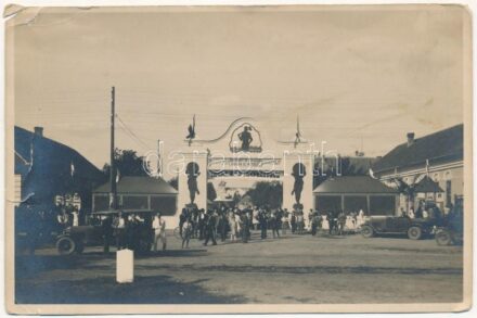 Verbász, Vrbas; kiállítás, automobilok / exhibition, automobiles. Beissmann & Comp. photo (EM)
