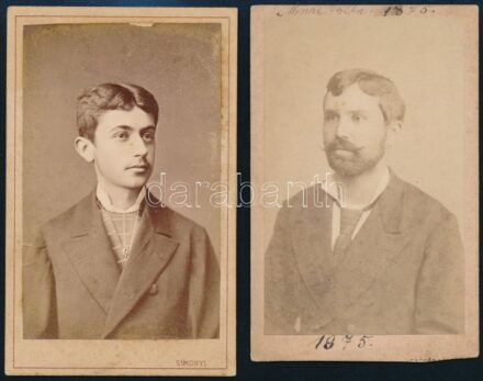cca 1860-1880 Két fiatalember, az egyik Minke Béla (1856-?) tanító, igazgató, író saját kezűleg feliratozott fotója, 2 db keményhátú vizitkártya Csókás László kecskeméti, ill. Simonyi pesti műterméből, 10,5x6,5 cm