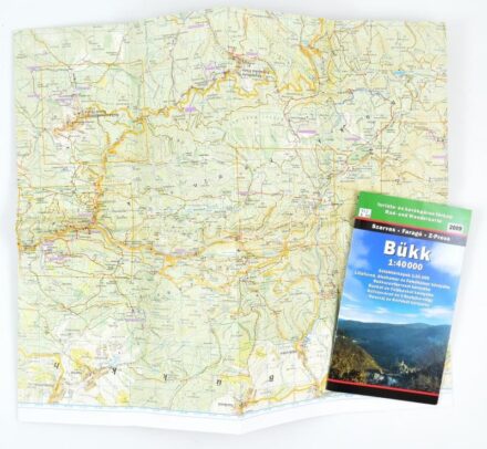 2009 Bükk. Turista-, kerékpáros- és szabadidőtérkép. 1 t. (1 : 40.000., 107x83 cm) + 24 p. Kiadói papírborítóban, volt könyvtári példány.