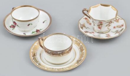 3 db kézzel festett porcelán mokkás csésze csészealjjal, kis kopásnyomokkal