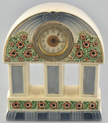 Virágmintás fajansz kandallóóra, jelzés nélkül, kopásnyomokkal, hiányos szerkezet, lepattanással, m: 26,5 cm