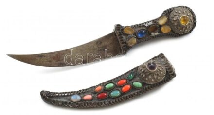 Régi arab tőr kövekkel díszítve, javított, pengés rozsdafoltok, h: 20,5 cm