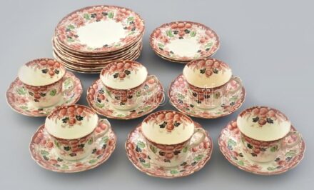 G&W angol porcelán készlet, 6 db teáscsésze, 8 db csészealj, 9 db süteményes tányér, jelzett, kopásnyomokkal, hajszálrepedéssel