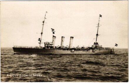 Kreuzer Berlin in Parade / German Navy (Kaiserliche Marine) Bremen class light cruiser