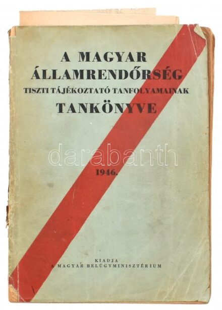 A Magyar Államrendőrség tiszti tájékoztató tanfolyamainak tankönyve. Bp., 1946, Magyar Belügyminisztérium, 342 p. Kiadói papírkötés, sérült borítóval, hiányos gerinccel, több oldalon bejegyzésekkel, jegyzetekkel. + Benne 3