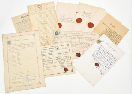 1854-1903 Vegyes papírrégiség tétel, benne viaszpecsétes és okmánybélyeges papírok, közte: 4 db viaszpecsétes papír, és 3 db 50 kr; 1 db 30 f; 1 db 60 kr és 3 kr; és 15 kr. szignettás papírok. Szolnok, Késmárk, Váralja,