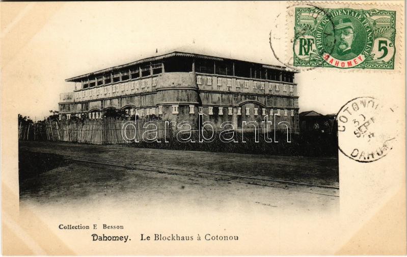 Cotonou, Le Blockhaus / African folklore, blockhouse, bunker
