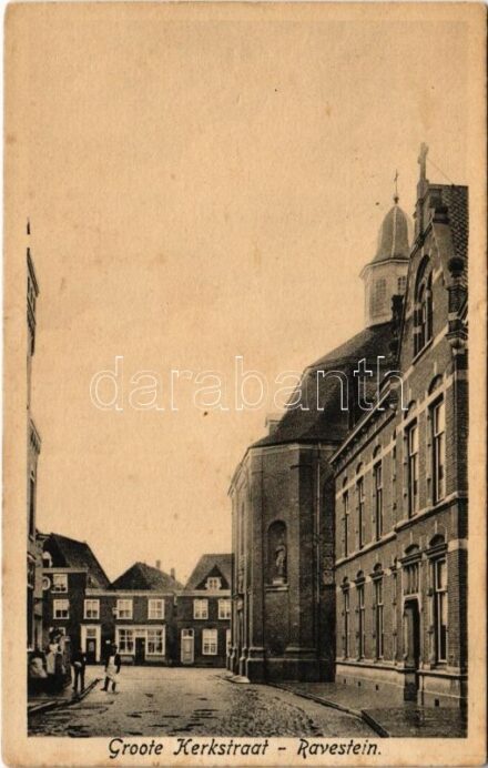 Ravenstein, Ravestein; Groote Kerkstraat / street view, church (fl)