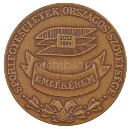 1989. 'Sportegyesületek Országos Szövetsége - Emlékérem' egyoldalas, bronz emlékérem, hátlapon gravírozva, eredeti dísztokban (69mm) T:1-