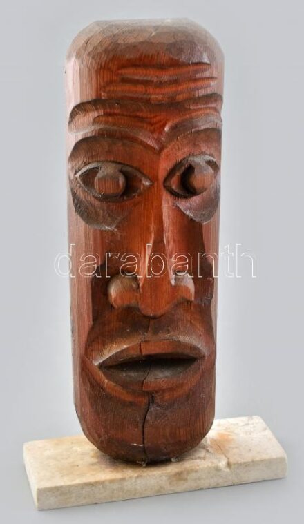 Afrikai fafaragás, márvány talapzaton, kopott, m: 28 cm