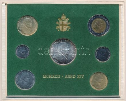 Vatikán 1992. 10L-1000L (7xklf) forgalmi sor díszcsomagolásban, közte 1992. 1000L Ag 'II. János Pál' T:1 patina Vatican 1992. 10 Lire - 1000 Lire (7xdiff) coin set in case, within 1992. 1000 Lire Ag 'John Paul II' C:UNC patina