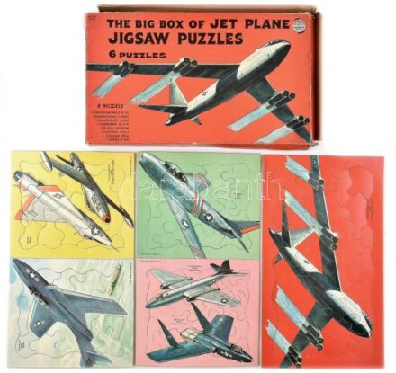 1953 Amerikai katonai repülőket ábrázoló 5 db puzzle, egy hiányzó darabbal, eredeti, sérült dobozában / The Big Box of Jet Plane Jigsaw Puzzles, 5 puzzles (with one missing piece), in original box, Grosset & Dunlap NY