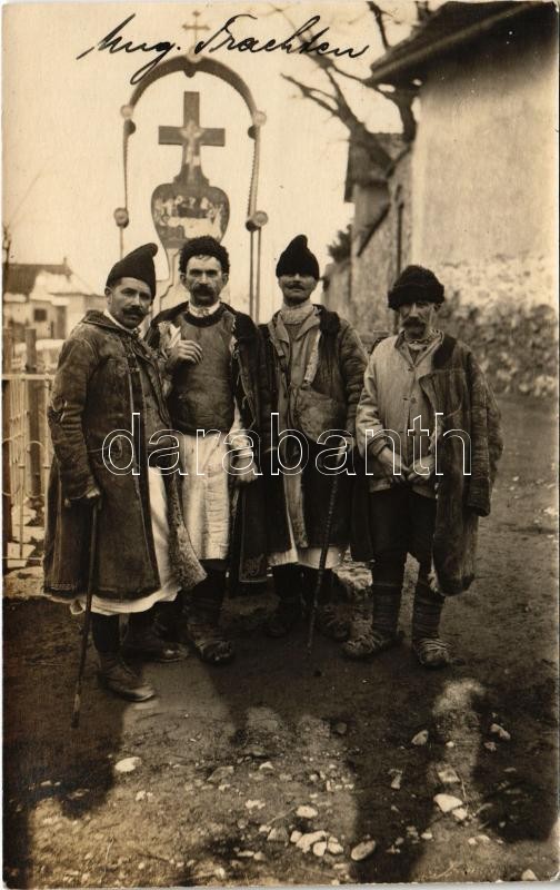 Magyar és román parasztok / Ung.-rum. Bauern / Hungarian and Romanian folklore. photo