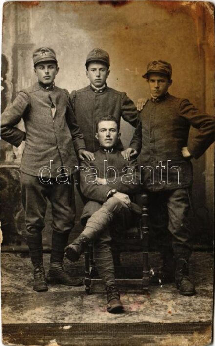 Olasz katonák a 35. gyalogezredből / WWI Italian military, soldiers from the 35th Infantry Regiment. photo (kopott sarkak / worn corners)