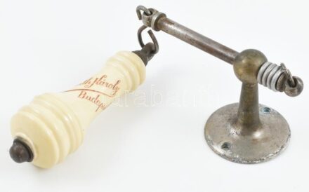 Knüth Károly Budapest feliratú WC lehúzó, kopott. 26 cm