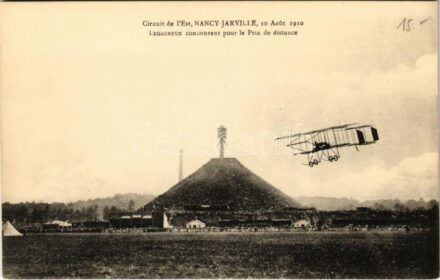Circuit de l'Est Nancy-Jarville 10 Aout 1910. Legagneux concourant pour le Prix de distance / Nancy-Jarville Circuit. Legagneux (French aviator) competing for the prize
