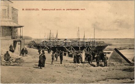 Nizhny Novgorod, pontoon bridge in disassembled form (EK)
