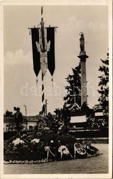 1938 Ipolyság, Sahy; bevonulás, országzászló / entry of the Hungarian troops, flag + '1938 Az első visszatért magyar város Ipolyság' So. Stpl.