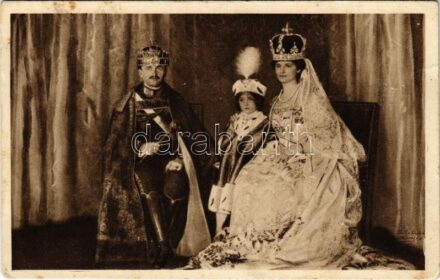 IV. Károly, Zita királyné és Ottó a trónörökös. Magyar Vöröskereszt Egylet Szeretetadomány osztálya / Charles I of Austria, Queen Zita and Crown Prince Otto (Rb)