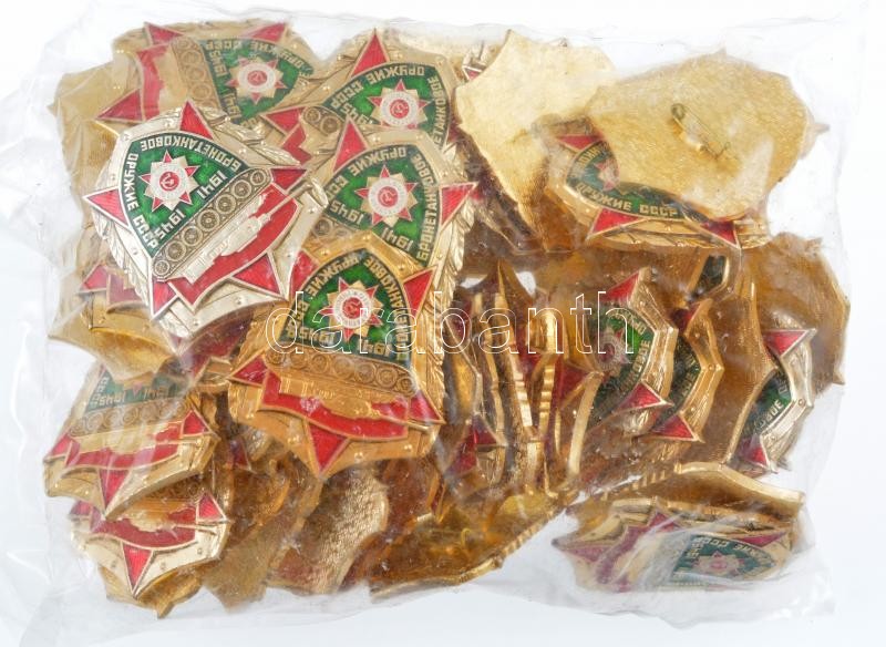 Szovjetunió DN 'A Szovjetunió páncélozott fegyvere 1941-1945' fém jelvény (~100db) gyári csomagolásban T:1 Soviet Union ND 'Armored weapons of the USSR' metal badge (~100pcs) in original packing C:UNC