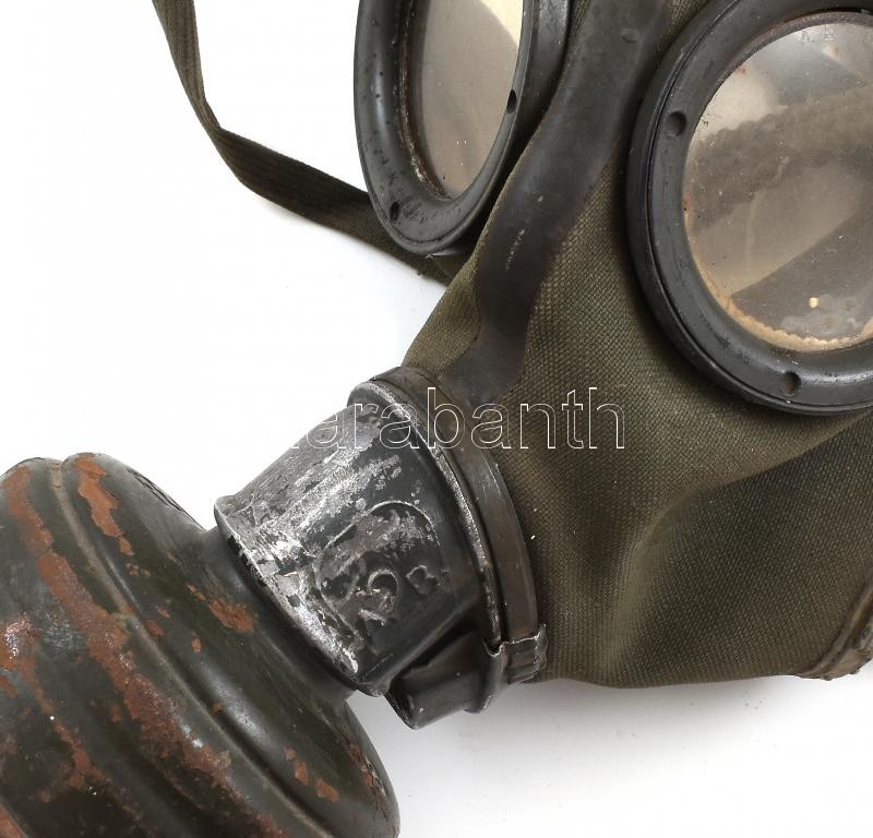 II. Világháborús gázálarc, sérülésekkel, A2B jelzéssel. - Image 2