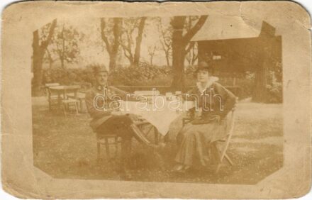 1916 Újvidék, Novi Sad; katona és szerelme a vendéglő kertjében / K.u.k. soldiers with his lover in the restaurant's garden. photo (b)