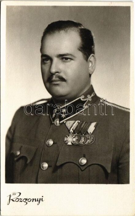 1943 Magyar katonatiszt kitüntetésekkel. Rozgonyi Dezső udv. és kam. fényképész mester