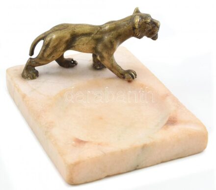 Figurális hamutál párduccal. Bronz, alabástrom, sérülésekkel, 14,5x10,5 cm